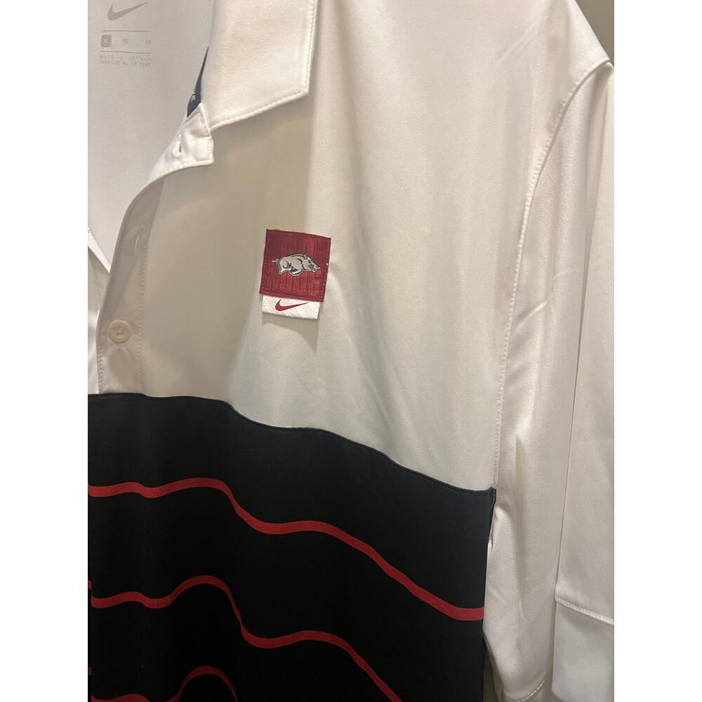 Nike RazorBack Collared Shirt - Picture 2 of 4